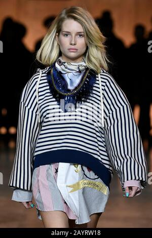 Londra, Regno Unito. 16th Feb 2020. Londra, Regno Unito. 16th Feb, 2020. Tommy Hilfiger AW20 Runway durante la settimana della Moda di Londra Febbraio 2020 - Londra, UK 16/02/2020 Credit: DPA/Alamy Live News Credit: DPA Picture Alliance/Alamy Live News Foto Stock