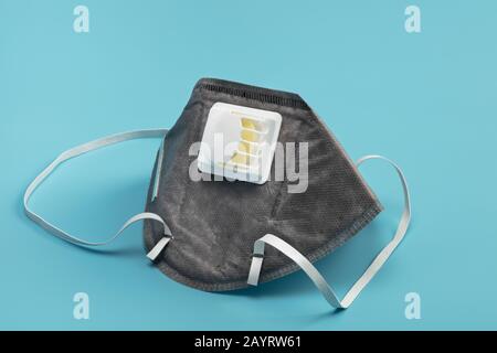 Maschera anti virus con valvola respiratoria. Foto Stock
