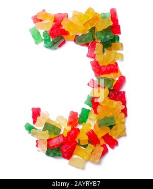 Lettera J dell'alfabeto inglese da una marmellata da masticare multicolore su sfondo bianco isolato. Modello di cibo fatto ffrom bambini dolci orsi Foto Stock