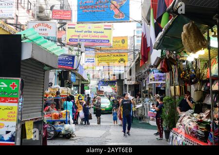 Bangkok, Thailandia - 29 gennaio 2020 : questa zona è un centro per i visitatori e gli espatriati del Medio Oriente a Bangkok Foto Stock