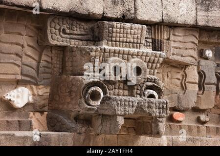 Tlaloc testa del tempio di Quetzalcoatl, Teotihuacan, sobborgo di Città del Messico, Messico, America Centrale Foto Stock