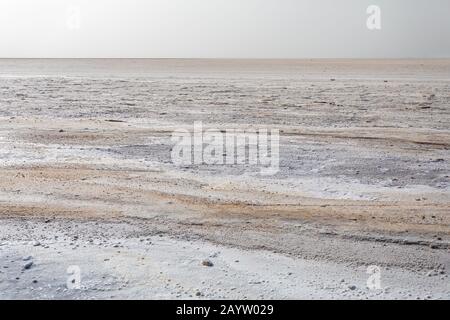 Vista panoramica del lago di cristallo di sale di karum in depressione Danakil, Afar regione Etiopia, Africa deserto. Foto Stock