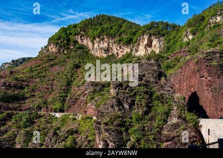 Gorges de Daluis o cioccolato canyon in Provence-Alpes, Francia. Foto Stock