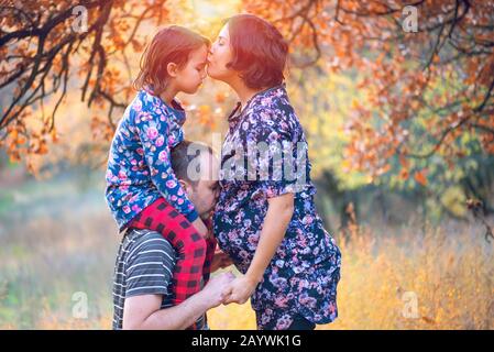 familiare in attesa del secondo bambino Foto Stock