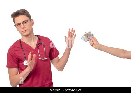 Giovane medico che rifiuta la tangente in cambio dei suoi servizi Foto Stock