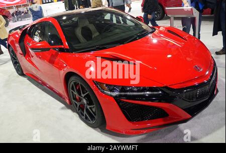 Philadelphia, Pennsylvania, U.S.A - 9 febbraio 2020 - un colore rosso della vettura sportiva 2020 Acura NSX Foto Stock