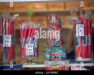 Bastoni di Brighton Rock in vendita in un negozio di dolci Foto Stock