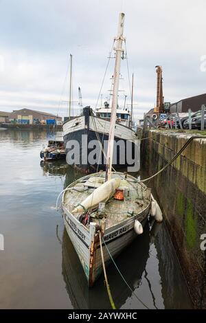 'Aud Raby' E Altre Barche Ormeggiate Nel Bacino Esterno Di Glasson Dock, Lancaster. Foto Stock