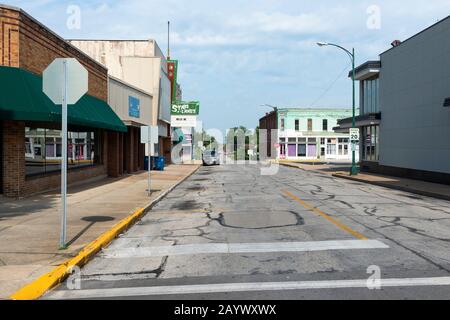 Carthage, Missouri, USA - 6 luglio 2014: Vista di una strada nella città di Carthage, nello Stato del Missouri, USA. Foto Stock