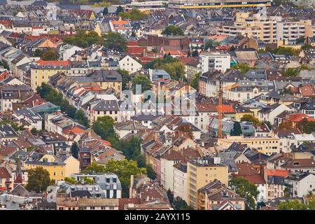 Francoforte, Germania, 2 ottobre 2019: Vista aerea degli edifici residenziali di Francoforte, lontano dal quartiere bancario Foto Stock