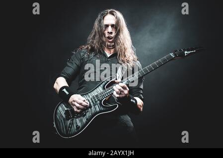 Alcatraz, MILANO, ITALIA - 2020/02/16: Kiko Loureiro della band americana Megadeth si esibisce dal vivo presso il club di Alcatraz di Milano, con l'apertura di Cinque Finger Death Punch (5FDP) Foto Stock