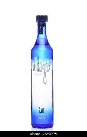 Irvine, CALIFORNIA - 23 MAGGIO 2018: Una bottiglia di Leyenda del Milagro Silver Tequila, una tequila di agave blu coltivata a terreni agricoli rinomata per la sua freschezza, Foto Stock