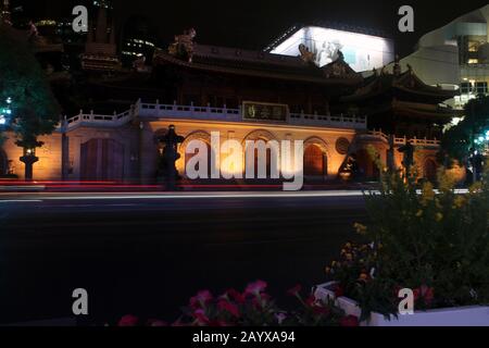 Una vista notturna del Tempio di Jing'an Foto Stock