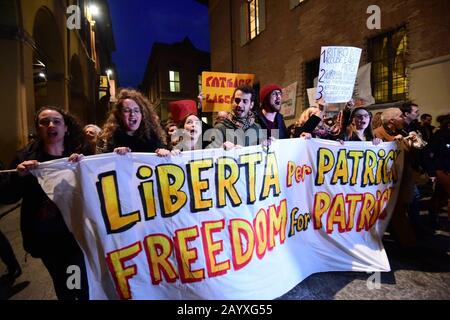 Bologna, Italia. 17th Feb, 2020. Corteo dimostrativo per Patrick George Zaki (gianni schicchi/Fotogramma, Bologna - 2020-02-17) p.s. la foto e' utilizabile nel rispetto del manifesto in cui e' stata scattata, e senza intendente del decoro delle persone presentate Credit: Independent Photo Agency Srl/Alamy Live News Foto Stock