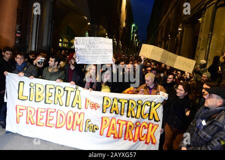 Bologna, Italia. 17th Feb, 2020. Corteo dimostrativo per Patrick George Zaki (gianni schicchi/Fotogramma, Bologna - 2020-02-17) p.s. la foto e' utilizabile nel rispetto del manifesto in cui e' stata scattata, e senza intendente del decoro delle persone presentate Credit: Independent Photo Agency Srl/Alamy Live News Foto Stock