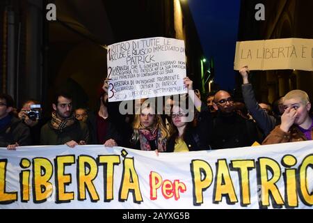 Bologna, Italia. 17th Feb, 2020. Corteo dimostrativo per Patrick George Zaki (gianni schicchi/Fotogramma, Bologna - 2020-02-17) p.s. la foto e' utilizabile nel rispetto del manifesto in cui e' stata scattata, e senza intendente del decoro delle persone presentate Credit: Independent Photo Agency Srl/Alamy Live News Foto Stock