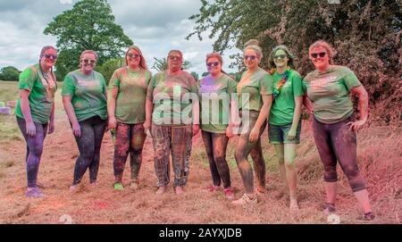 Colore gestito in aiuto di Macmillan cancro carità in Oswestry Shropshire Foto Stock