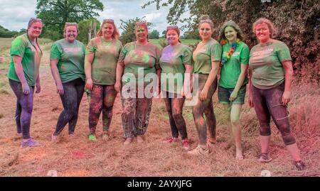 Colore gestito in aiuto di Macmillan cancro carità in Oswestry Shropshire Foto Stock