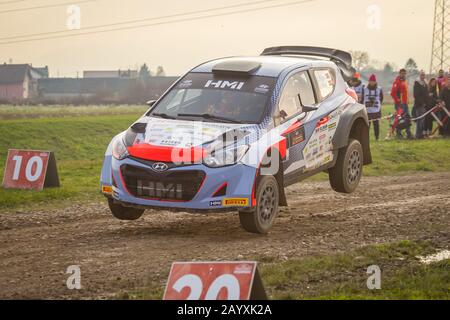 Sveta Nedjelja, Croazia - 24 Novembre 2019. 10th Rally Show Santa Domenica. Gerald Rigler e Jurgen Heigl in Hyundai I20 WRC alla sezione salto di Foto Stock