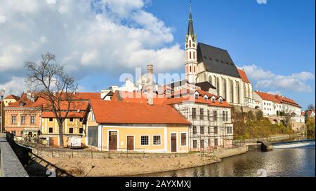 Panorama di Krumlov nella Repubblica Ceca. Vista di Krumlov ceco in autunno. Foto Stock