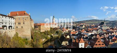 Panorama di Krumlov nella Repubblica Ceca. Vista di Krumlov ceco in autunno. Foto Stock