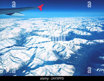 Finestra con vista sulla Svizzera, l'Italia e l'Austria sulle Alpi invernali. Foto Stock