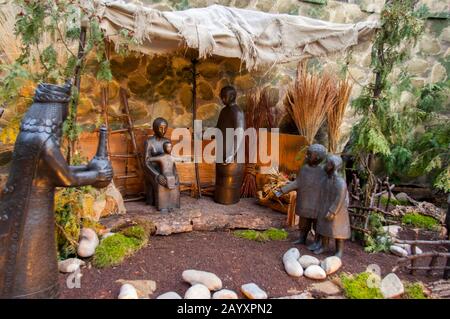 Una mostra di presepe in occasione del periodo natalizio nella cattedrale di Colonia, nel Nordrhein-Westfalen, in Germania. Foto Stock