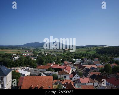 Furth im Wald, Germania: Vista sul monte Hohenbogen e sulla città Foto Stock