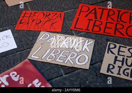 Bologna, Italia. 17th Feb, 2020. Marzo contro la reclusione dello studente egiziano dell'Università di Bologna Patrick Zaky, il 17 febbraio 2020 a Bologna, Italia. Credit: Massimiliano Donati/Alamy Live News Foto Stock