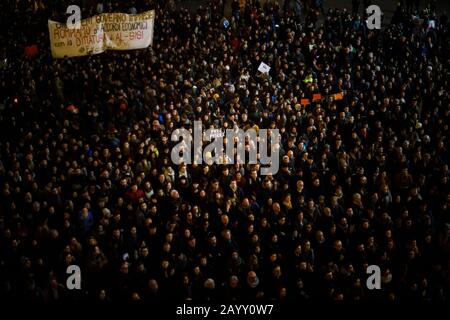 Bologna, Italia. 17th Feb, 2020. Marzo contro la reclusione dello studente egiziano dell'Università di Bologna Patrick Zaky, il 17 febbraio 2020 a Bologna, Italia. Credit: Massimiliano Donati/Alamy Live News Foto Stock