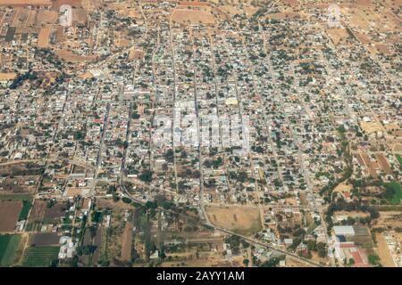 Zimatlán de Álvarez, Oaxaca, Messico - una veduta aerea di Zimatlán, una piccola città nelle valgie centrali di Oaxaca. Foto Stock