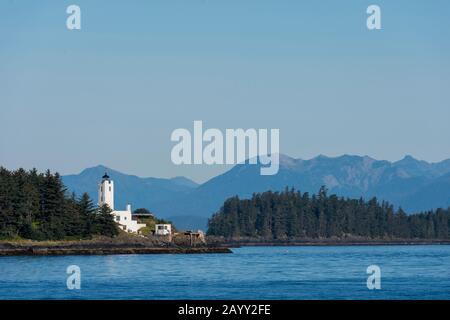 Il Faro A Cinque dita illumina i corsi d'acqua di Frederick Sound e Stephens Passage nella Tongass National Forest, Sud-est Alaska, Stati Uniti. Foto Stock