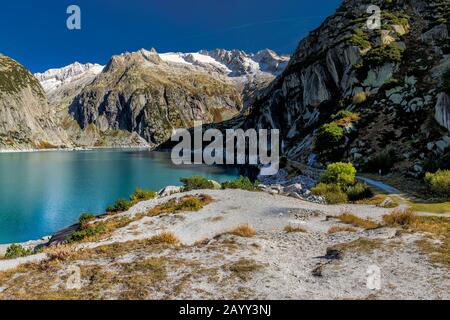 Lago Gelmer vicino al passo Grimsel nelle Alpi svizzere, Gelmersee, Svizzera, Oberland Bernese, Svizzera. Foto Stock