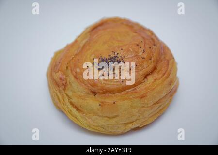 Gogal Cookie Azerbaigiano Tradizionale Su Pasqua Novruz . Pasticceria fresca Gogal isolato su sfondo bianco. Biscotto Azero Tradizionale. Foto Stock