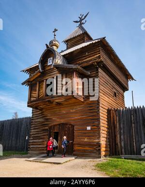 Tradizionale stile in legno russo-ortodossa cappella o chiesa, Taltsy Museo di architettura in legno, Irkutsk Regione, Siberia, Russia Foto Stock