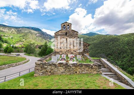 Iglesia de Sant Serni de Nagol è una chiesa situata a Sant Julià de Lòria, Andorra. È noto per i suoi dipinti romanici. È stato costruito nel 11t Foto Stock