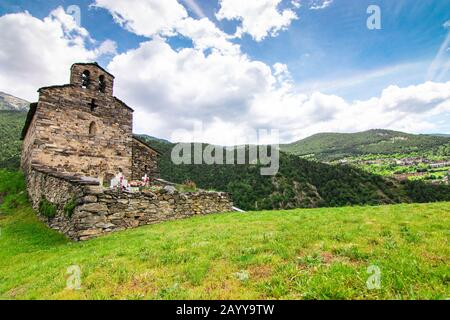 Iglesia de Sant Serni de Nagol è una chiesa situata a Sant Julià de Lòria, Andorra. È noto per i suoi dipinti romanici. È stato costruito nel 11t Foto Stock