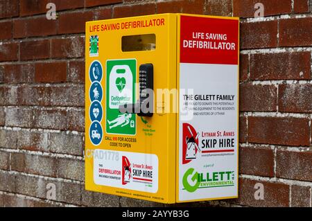 defibrillatore montato a parete lytham st annes fylde giugno 2019 Foto Stock