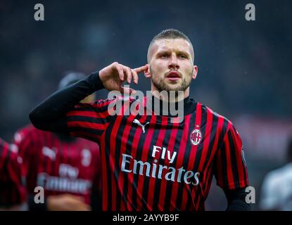 Milano, Italia, 17 Feb 2020, ante rebic di AC milan celebra il traguardo durante la serie a 2019/20 partita tra AC milan vs torino fc allo stadio san siro , milano , italia, il 17 febbraio , 2020 - foto fabrizio carabelli in AC Milan vs Torino - campionato italiano A calcio - Credit: LPS/Fabrizio Carabelli/Alamy Live News Foto Stock