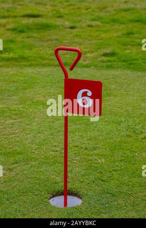 pin in metallo per mini golf a lowther gardens lytham st annes fylde giugno 2019 Foto Stock