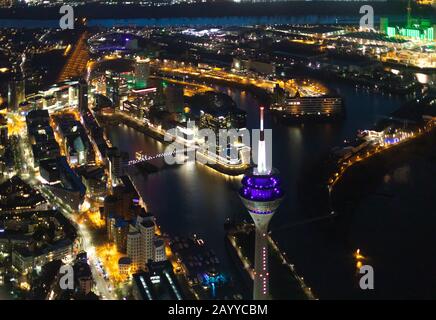 Foto aerea, torre della televisione, parlamento statale, trivago N.V., ufficio principale dell'agenzia di viaggi, Ying-Yang, media Harbor Düsseldorf am Rhein, quartiere della città Foto Stock