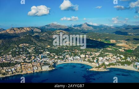 Vista aerea, Playa Peguera, spiaggia e complessi alberghieri, montagne Tramuntana, Paguera, Mallorca, Europa, Isole Baleari, Spagna, Calvià, ES, Espana, l Foto Stock