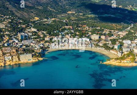 Vista aerea, Playa Peguera, spiaggia e complessi alberghieri, Paguera, Maiorca, Europa, Isole Baleari, Spagna, Calvià, ES, Espana, tempo libero, complesso ricreativo Foto Stock