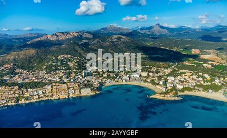 Vista aerea, Playa Peguera, spiaggia e complessi alberghieri, montagne Tramuntana, Paguera, Maiorca, Europa, Isole Baleari, Spagna, Calvià, ES, Espana, di Foto Stock