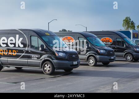 Miglior squadra di geek Buy In furgoni di tecnici di assistenza a casa Foto Stock