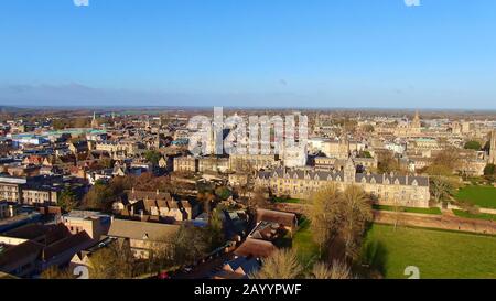 Volo sulla città di Oxford e la Christ Church University Foto Stock