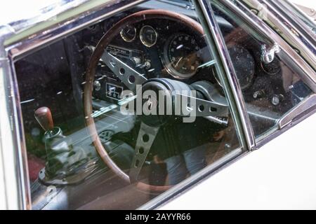 Chicago, Illinois, Stati Uniti - 16 febbraio 2020: 1967 Mazda Cosmo Sport in mostra al 2020 Chicago Auto Show. Foto Stock