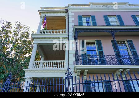 Charleston, SC -21 NOVEMBRE 2019 - Vista del quartiere storico e storico di Charleston, la più antica e la seconda città più grande della Carolina del Sud. Foto Stock