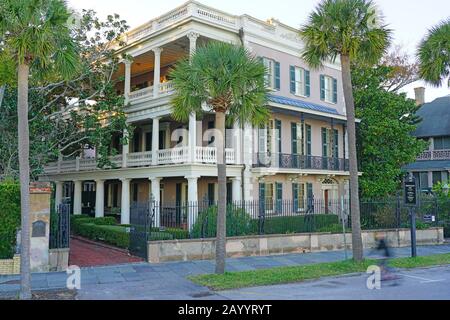 Charleston, SC -21 NOVEMBRE 2019 - Vista del quartiere storico e storico di Charleston, la più antica e la seconda città più grande della Carolina del Sud. Foto Stock