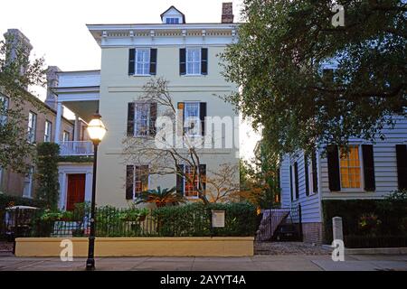 Charleston, SC -21 NOVEMBRE 2019 - Vista del quartiere storico e storico di Charleston, la più antica e la seconda città più grande della Carolina del Sud. Foto Stock